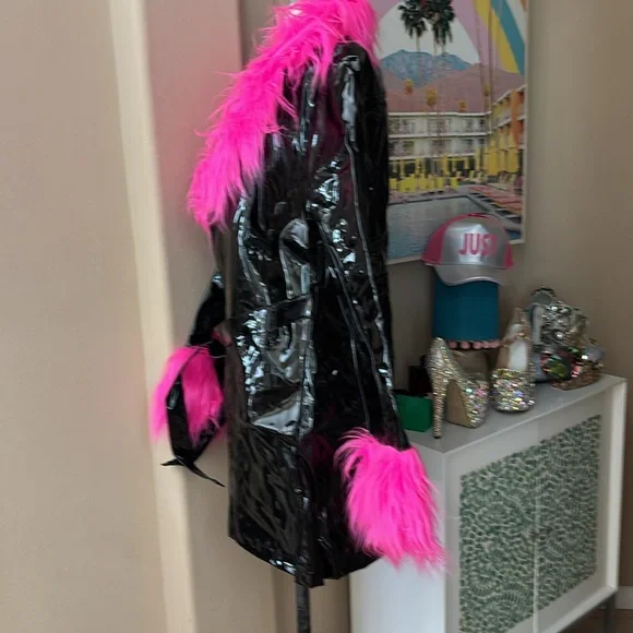 Dolls Kill x BRATZ Patent PU w/pink Fur Trim Lined Trench Coat NWT - Picture 4 of 11